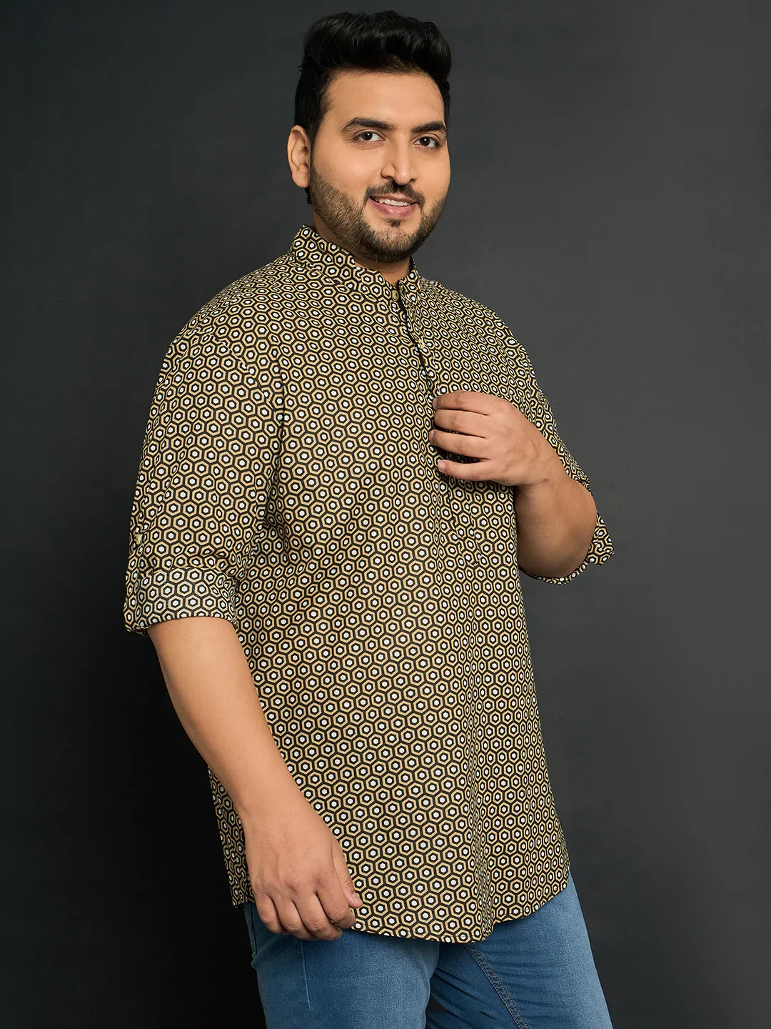 Men Plus Size Gueppi Geometric Short Kurta - bigbanana