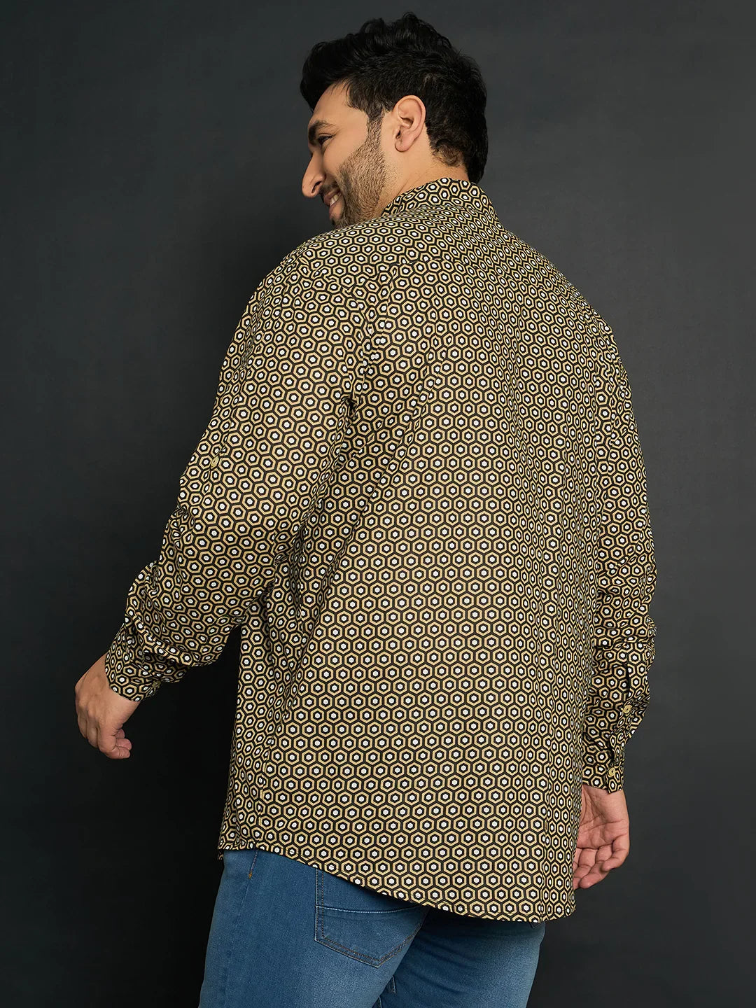 Men Plus Size Gueppi Geometric Short Kurta - bigbanana