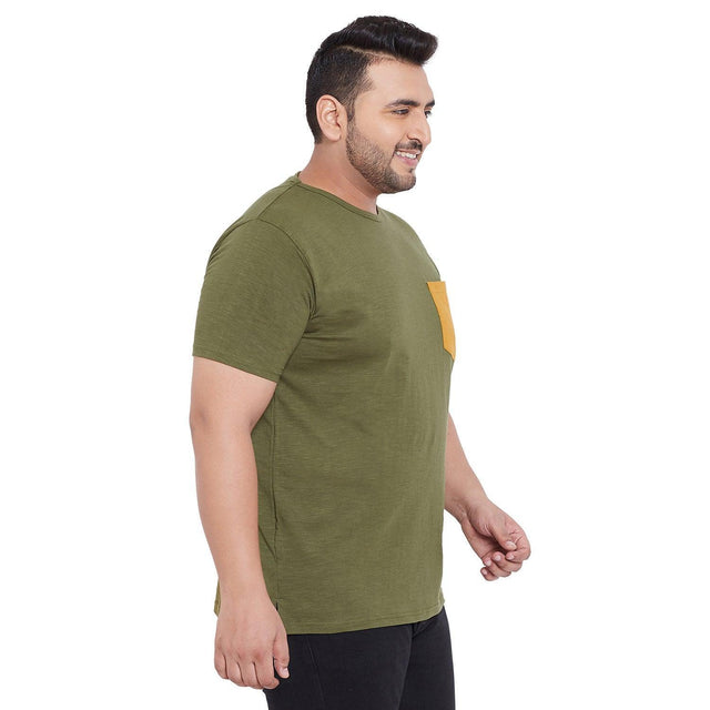 Plus size man wearing olive green t-shirt with yellow pocket and black pants